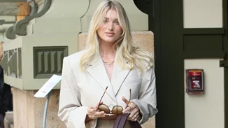 Η Elsa Hosk δημιούργησε το απόλυτο look της άνοιξης με τρία κομμάτια που έχεις ήδη στη ντουλάπα σου