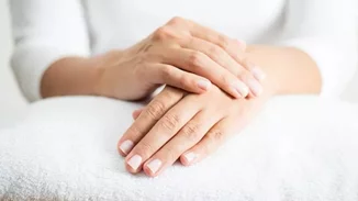 Πώς να κρατήσει περισσότερο το μανικιούρ σου στις καλοκαιρινές διακοπές