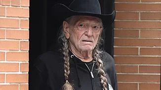 Ο Willie Nelson δεν θα επιστρέψει στις συναυλίες έως ότου εμβολιαστούν όλοι