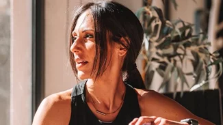 Ανθή Βούλγαρη | Το φωτεινό σπίτι της με τα φρέσκα λουλούδια