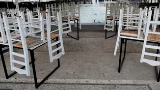 Αντιδρούν οι επιχειρηματίες της εστίασης στα νέα μέτρα | Βροχή οι ακυρώσεις - "Είναι σαν μνημόσυνο χωρίς μουσική"