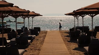 Το The C-Beach Restaurant φέρνει το νησιώτικο καλοκαίρι στην Αθηναϊκή Ριβιέρα