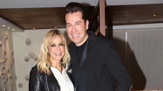 Η Άννα Βίσση κλείνει 50 χρόνια στο τραγούδι και το σώμα της με μαγιό δεν μοιάζει ούτε 30