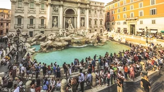 Fontana di Trevi | H ιστορία και ο μύθος του θρυλικού συντριβανιού της Ιταλίας