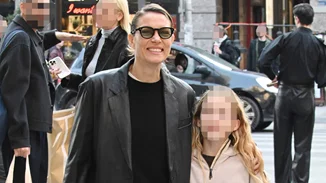 Βίκυ Καγιά | Αγκαλιά με την Μπιάνκα Κρασσά στο κέντρο της Αθήνας