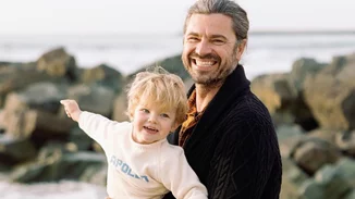 Χρήστος Βασιλόπουλος | Ο κατάξανθος και πανέμορφος γιος του πήγε για πρώτη φορά σχολείο - H γλυκιά φωτογραφία από την πρώτη μέρα στο προνήπιο