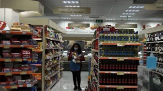 Ανάλυση: Food pass ή μείωση ΦΠΑ στα τρόφιμα; - Ποια πολιτική είναι τελικά προς όφελος των λαϊκών νοικοκυριών