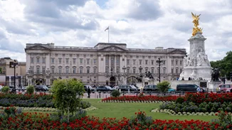 Το παλάτι του Buckingham ανοίγει το πρώτο του χριστουγεννιάτικο κατάστημα