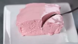 Δροσιστική κρέμα φράουλα με μόλις 3 υλικά