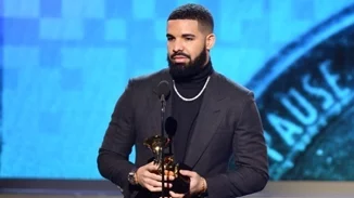 O Drake είναι ο αγοραστής δαχτυλιδιού του Tupac Shakur που πωλήθηκε ένα εκατ. δολάρια