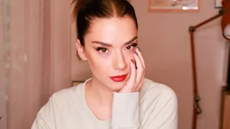 Περήφανη μαμά η Βάσω Λασκαράκη | Η Εύα της σε χριστουγεννιάτικη σχολική γιορτή