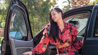 Η Μαρία Κορινθίου φόρεσε το πιο κολακευτικό φόρεμα για τις γυναίκες με μεγάλο στήθος