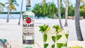 Σαν τη Χαλκιδική με Bacardi δεν έχει