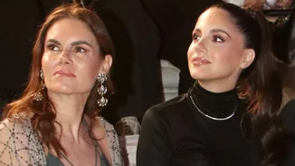 Άκρως καλοκαιρινή η Μιράντα Πατέρα | Με total white look στο κέντρο της Αθήνας