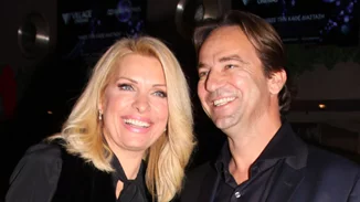 Ελένη Μενεγάκη | Οι νέες (πολλές) φωτογραφίες με φαρδιά ρούχα που φουντώνουν τις φήμες εγκυμοσύνης