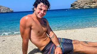 Άγγελος Λάτσιος | Χαλαρώνει ξαπλωμένος στο γρασίδι