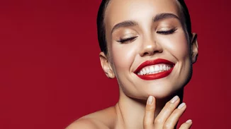 Red Hot | Πώς να βρεις το πιο κολακευτικό κόκκινο κραγιόν για την επιδερμίδα σου