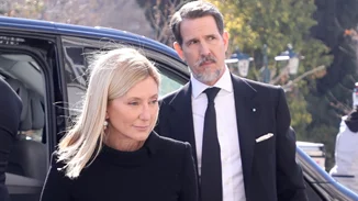 Παύλος | Η φωτογραφία με καλυμμένο το αριστερό του μάτι