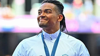 Άπιαστος ο Καραλής: Άλμα στα 6.01μ στο ΣΕΦ και νέο πανελλήνιο ρεκόρ για τον Ολυμπιονίκη [Βίντεο]