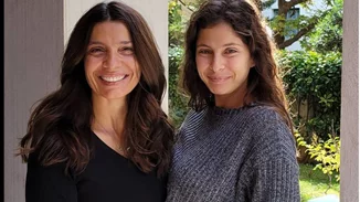 Πόπη Τσαπανίδου | Φωτογραφίζεται με την (ολόιδια) εγκυμονούσα κόρη της