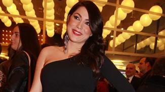 Η Κλέλια Ρένεση στα Βραβεία Ίρις | Η απροσδόκητη απόχρωση που επέλεξε για το μανικιούρ και το πεντικιούρ της