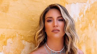 Αθηνά Οικονομάκου | Έκανε το τέλειο χτένισμα για την παραλία