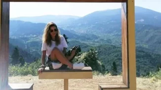 Ρίγη συγκίνησης στην παραλαβή του μεταπτυχιακού της Γαρυφαλλιάς από τη μητέρα της | "Τα κατάφερες" (Βίντεο)