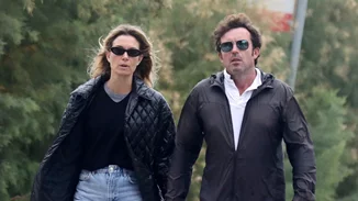 Βίκυ Καγιά | Με casual look και χωρίς ίχνος μακιγιάζ, χέρι - χέρι με τον Ηλία Κρασσά