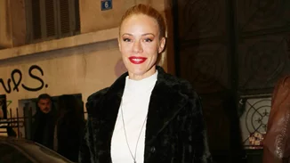 Η μελαχρινή Ζέτα Μακρυπούλια ποζάρει με μαγιό σε ηλικία 17 ετών