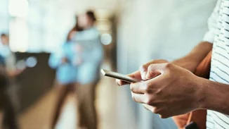 Πώς θα ήταν ένα σχολείο χωρίς smartphones για έναν χρόνο;