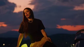 Zari | Αναλύουμε το styling της Μαρίνας Σάττι που σχολιάζει όλο το ίντερνετ