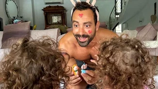 Σάκης Τανιμανίδης | Απαθανατίζει το τέλειο ξύπνημα με τις κόρες του