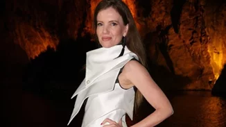 Κιμ Κίλιαν | Με ιδιαίτερη λευκή δημιουργία στη λίμνη Βουλιαγμένης