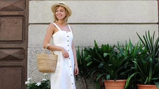 Τα λινά φορέματα που θα φορέσεις στην πόλη και το νησί