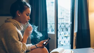 Κανένα όφελος στην υγεία τους όσοι χρησιμοποιούν ταυτόχρονα ηλεκτρονικό και παραδοσιακό τσιγάρο