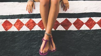 Τα 7 ζευγάρια σανδάλια που θα χρειαστείς στις διακοπές σου