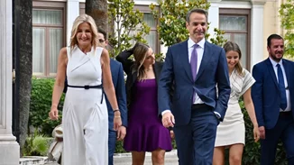 Η εμφάνιση της Μαρέβας Γκραμπόφσκι στην ορκωμοσία του Κυριάκου Μητσοτάκη