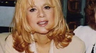 Η αμοντάριστη Αλίκη Βουγιουκλάκη σε δημοσιογράφο | "Λύσσαξες, τι θες;"