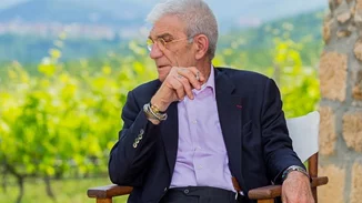 O Γιάννης Μπουτάρης είναι ο cool guest star σε βίντεο κλιπ του ράπερ Ricta