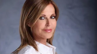 Η αποκαλυπτική εμφάνιση της Αλεξάνδρας Παλαιολόγου | Στον καναπέ του σαλονιού της χωρίς τα ρούχα της