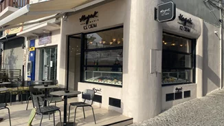 Ξέρουμε πού θα φας παγωτό στις διακοπές σου στη Σαντορίνη