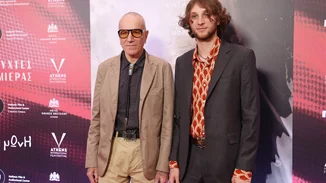 Ronan Day-Lewis | Ποιος είναι ο γιος του Daniel Day - Lewis που συνόδευσε τον μπαμπά του στις Νύχτες Πρεμιέρας