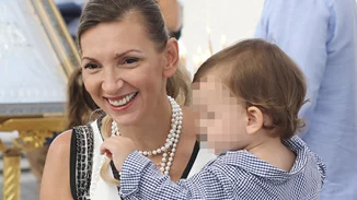 Φανή Χαλκιά | Με λευκό μαγιό και πέρλες στο πάρτι της βάφτισης του γιου της