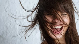 Η beauty θεραπεία για να αντιμετωπίσεις επιτέλους αποτελεσματικά την αραίωση και την τριχόπτωση στα μαλλιά σου