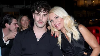 Άγγελος Λάτσιος | Μας ανοίγει το πολυτελές μπάνιο του σπιτιού του