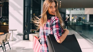 Το πρώτο Warehouse Clearance της Helmi είναι γεγονός | Τα πιο stylish κομμάτια στις πιο χαμηλές τιμές