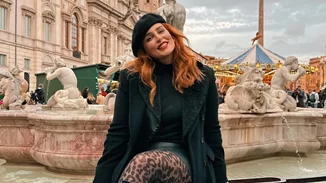 Η Εβελίνα Νικόλιζα με το φόρεμα από Zara που κοστίζει λιγότερο από 10 ευρώ και θα φοράς συνέχεια την άνοιξη