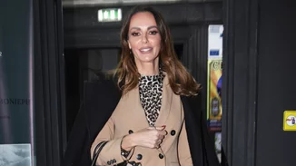 Ανδριάνα και Καλλινίκη Μάζη | Οι πανέμορφες κόρες της Μπέττυς Μαγγίρα σε μία σπάνια εμφάνιση με τη μητέρα τους