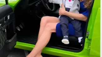 Πρώην παίκτρια του Survivor βάφτισε τον γιο της - Το look που επέλεξε για την περίσταση και συζητήθηκε