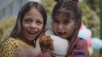 Νέα καμπάνια ΑΙΜ, "Πέρα από τα μπροστινά μας δόντια".